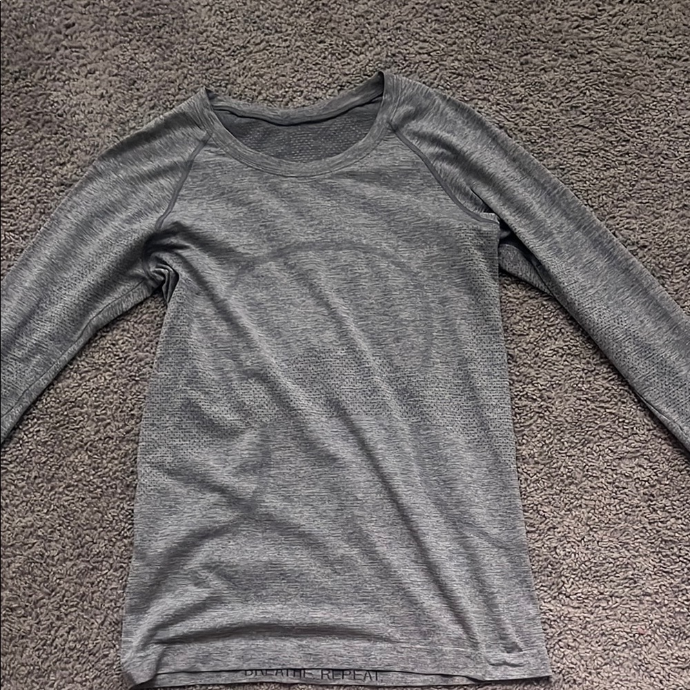 Lululemon Swiftly Tech Long-Sleeve Shirt 2.0
Hip Length in Gray SIZE 6